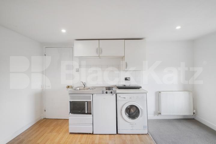 Top floor one bedroom apartment near Brixton Upper Tulse Hill, Brixton